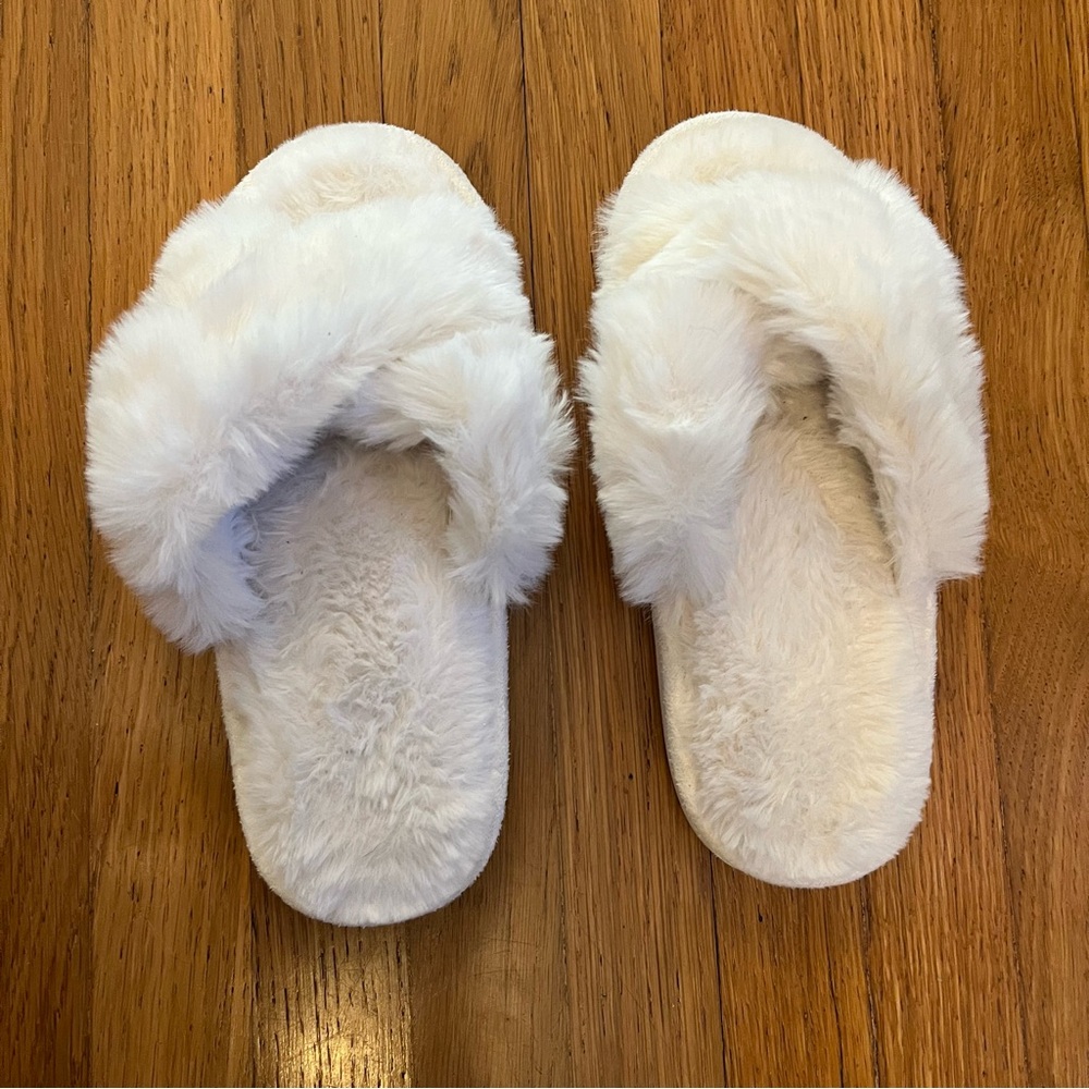 Amazon Women's White Fuzzy Slippers